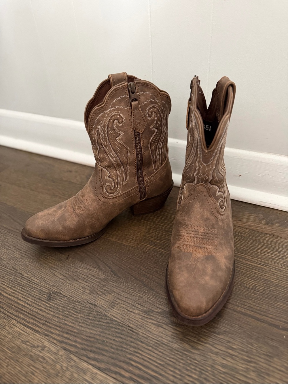 Durango women’s round toe boots 8.5M